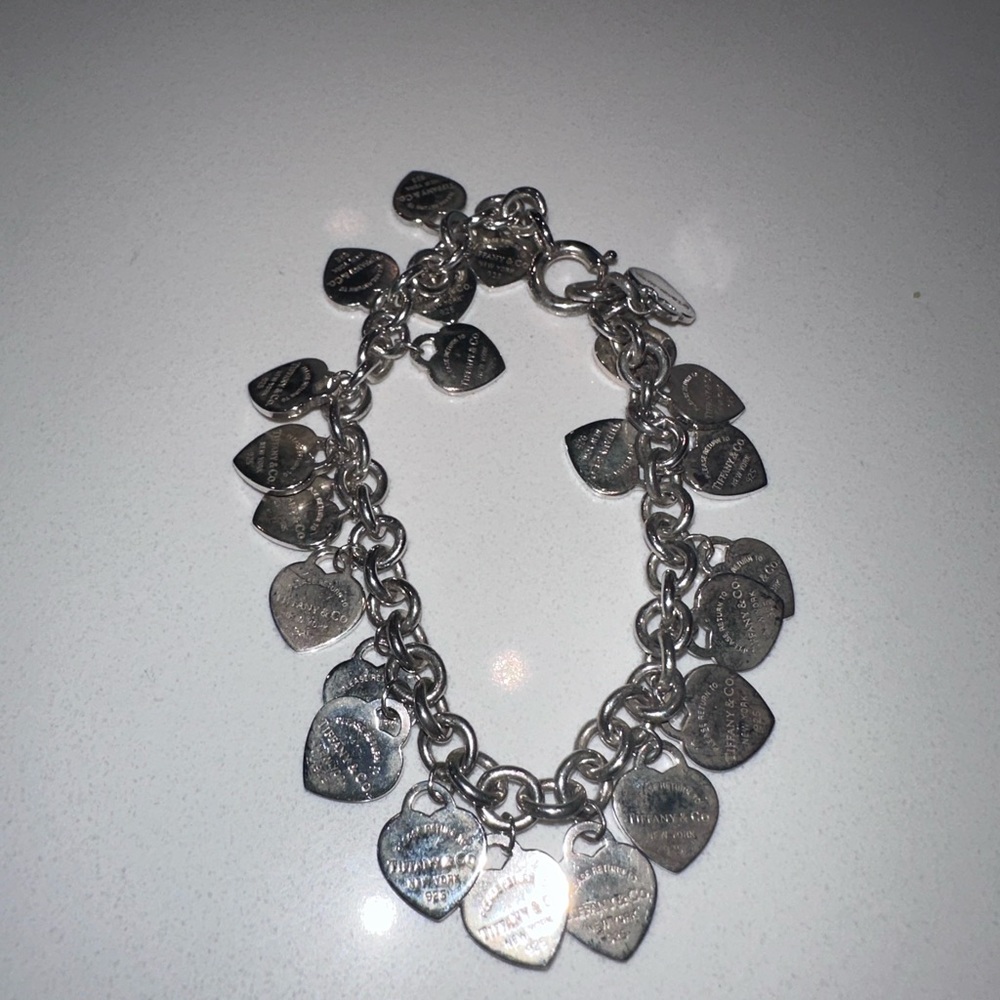 Return to Tiffany®
Multi-heart Tag Bracelet
in Silver